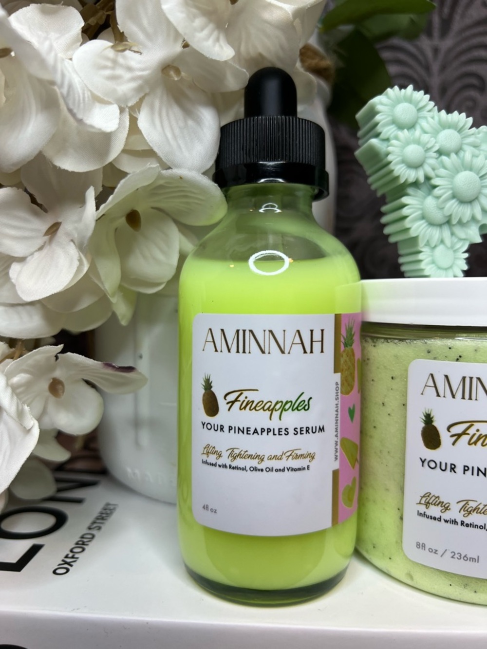 Aminnah- Fineapples Bath & Body Gift Set in Vibrant Yellow - Picture 2 of 5